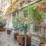 Parisian Duplex In Marais With Sauna
